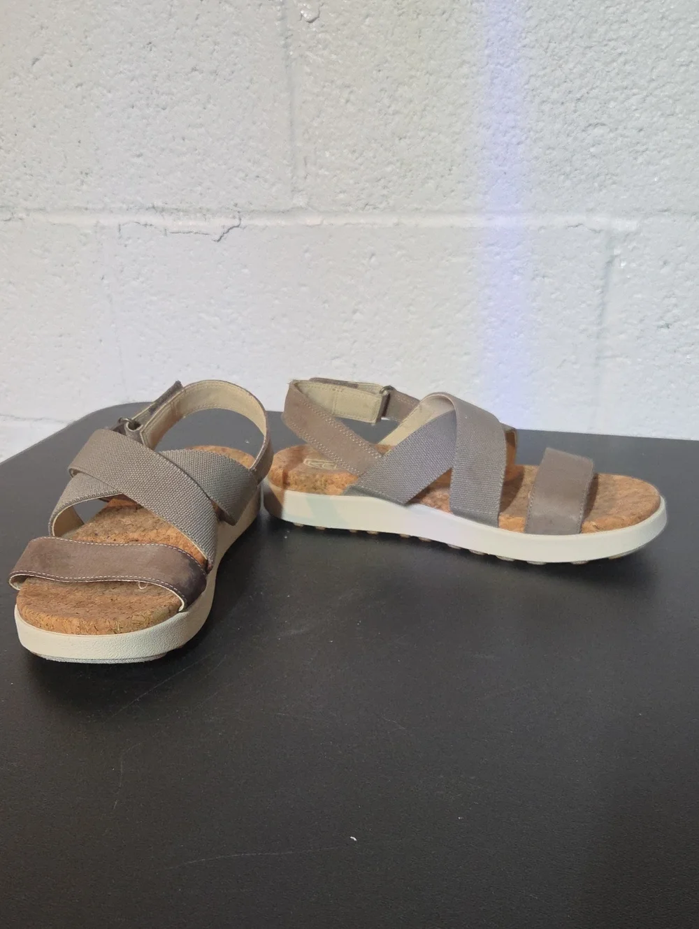 Comfort Stretch Cross-Strap Women's Sandals in Taupe